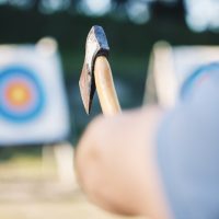 Comment réaliser correctement un lancer de hache ?